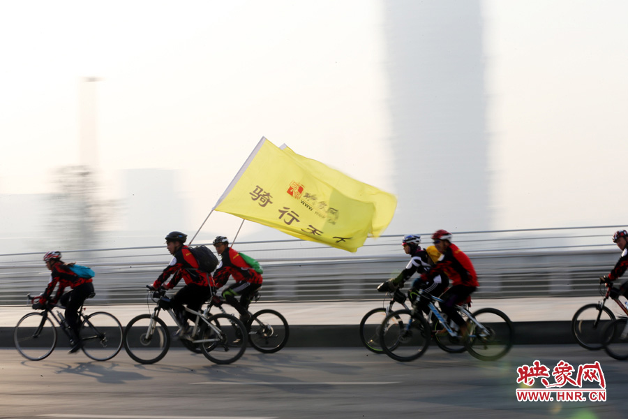 獻(xiàn)愛心、騎行天下，映象網(wǎng)騎行車友樂翻天