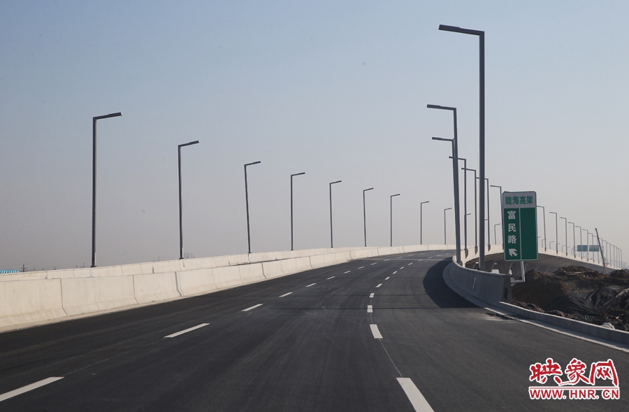 從新田路進入隴海高架入口。