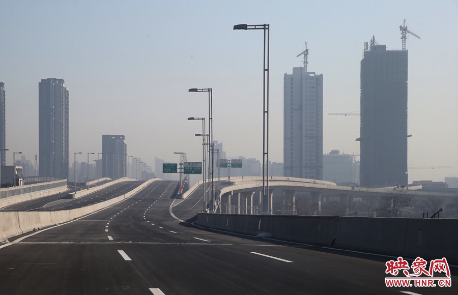 隴海高架與西三環(huán)立交。