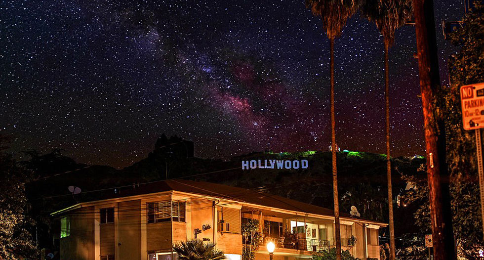 星空下的好萊塢。（網(wǎng)頁(yè)截圖）