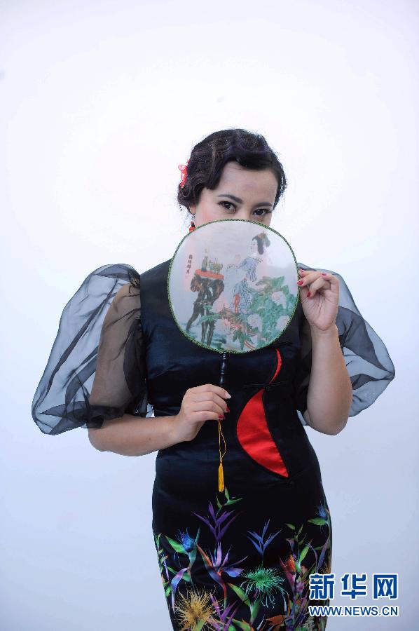 15萬人同秀旗袍 展現(xiàn)中國(guó)服飾之美