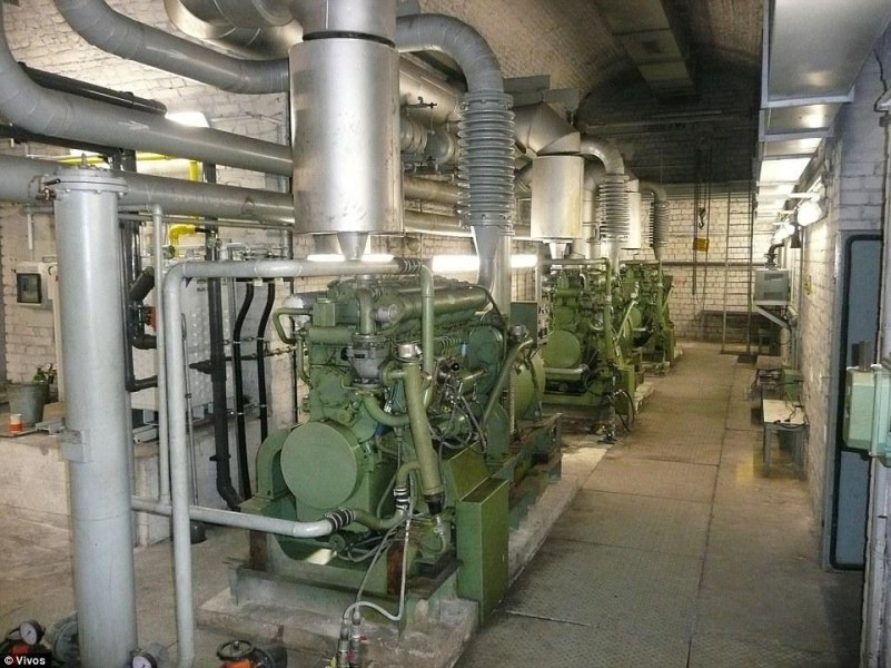 地堡中有無(wú)數(shù)個(gè)洞室，每個(gè)都會(huì)有自己的安全系統(tǒng)，還有無(wú)數(shù)可密封的防爆門(mén)。