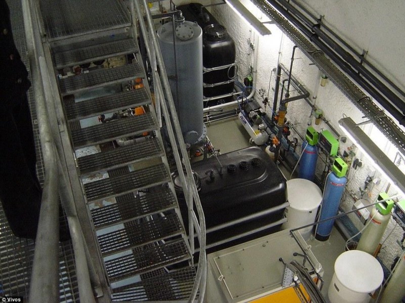 圖為堡壘內(nèi)的儲(chǔ)水和發(fā)電系統(tǒng)，同時(shí)還配備溫度調(diào)節(jié)與通風(fēng)設(shè)備。