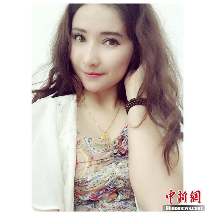 新疆兵團女民警生活照走紅網(wǎng)絡(luò) 被譽“最美警花”