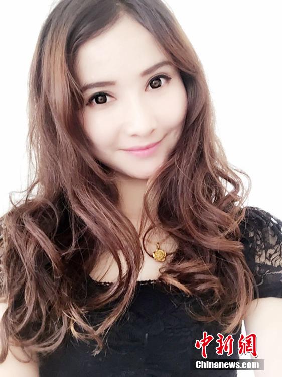 新疆兵團女民警生活照走紅網(wǎng)絡(luò) 被譽“最美警花”