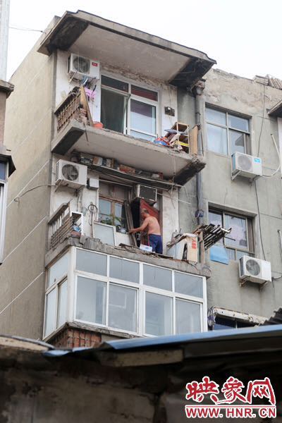 據(jù)了解，該棟房屋建造于1986年，距今已經(jīng)30年。