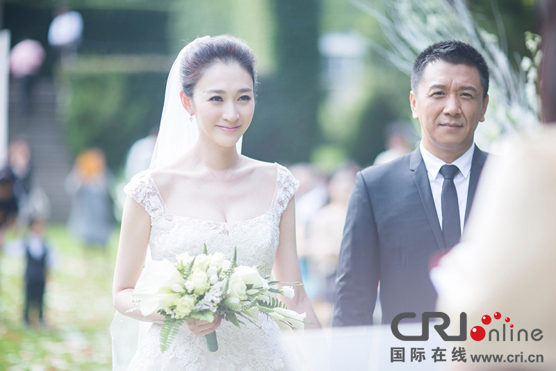 李小冉比利時(shí)辦婚禮 朱丹、鐘欣潼、應(yīng)采兒做伴娘