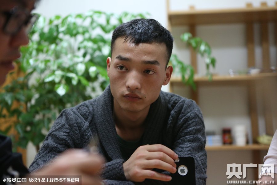 網(wǎng)絡(luò)紅人葉良辰現(xiàn)身浙江臺州，接受記者的專訪。