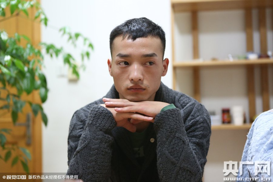 網(wǎng)絡(luò)紅人葉良辰現(xiàn)身浙江臺州，接受記者的專訪。