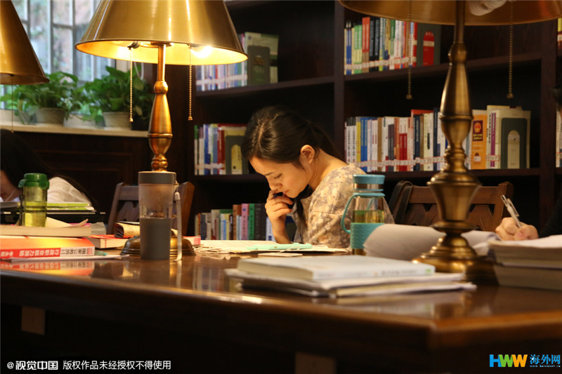 重慶大學(xué)改造翻新的“民國(guó)風(fēng)圖書館”走紅網(wǎng)絡(luò)，引得無數(shù)網(wǎng)友點(diǎn)贊