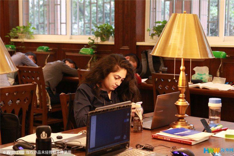 重慶大學(xué)改造翻新的“民國(guó)風(fēng)圖書館”走紅網(wǎng)絡(luò)，引得無數(shù)網(wǎng)友點(diǎn)贊