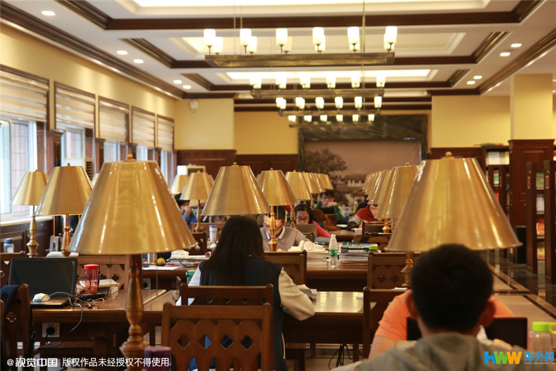 重慶大學(xué)改造翻新的“民國(guó)風(fēng)圖書館”走紅網(wǎng)絡(luò)，引得無數(shù)網(wǎng)友點(diǎn)贊