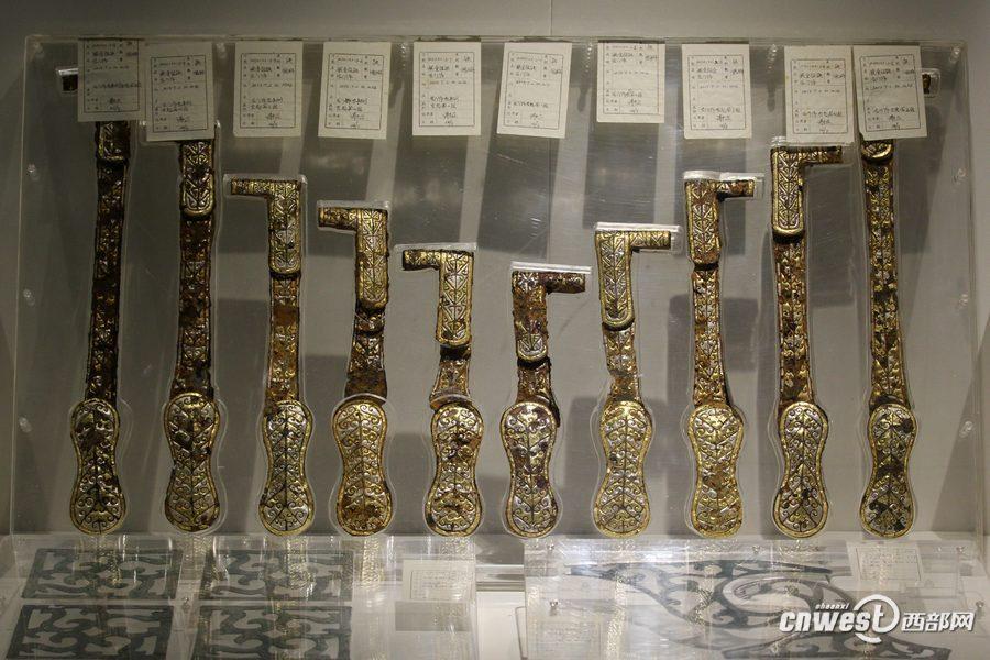 出土的車門飾。