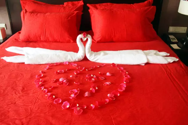 情人節(jié)最溫暖告白！84歲老人包下整樓示愛老伴