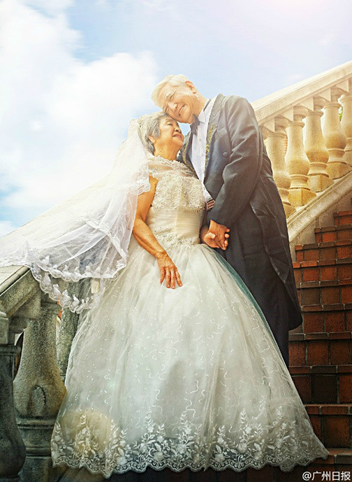 為愛圓夢！八旬老人帶老伴拍攝童話式夢幻婚紗照(圖)
