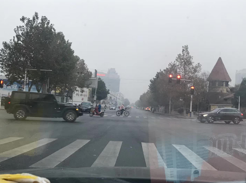 限行第一天！鄭州的早高峰是這個(gè)樣子的