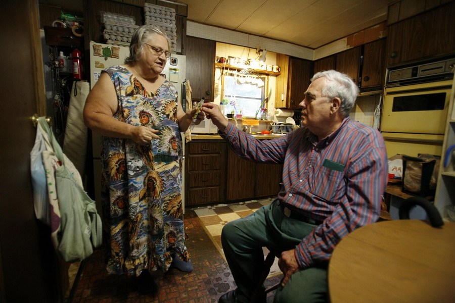 9年前，里克在聽(tīng)說(shuō)奧德塞的生活陷入困境后又讓她回來(lái)和自己一起住。