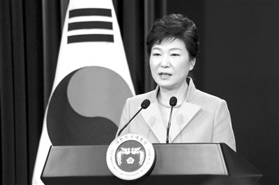 1月6日，韓國總統(tǒng)樸槿惠在首爾總統(tǒng)府青瓦臺舉行的新年記者會上發(fā)言。新華社發(fā)