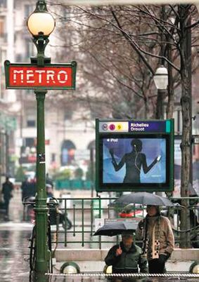 法國(guó)設(shè)置“語(yǔ)言警察”，防止民眾在受限制的場(chǎng)合說(shuō)英語(yǔ)或聽英語(yǔ)內(nèi)容。