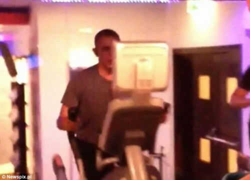 奧巴馬安保現(xiàn)漏洞舉啞鈴健身時遭偷拍（組圖）（4）