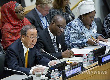 為應(yīng)對埃博拉疫情，秘書長潘基文主持召開高級別會議。
