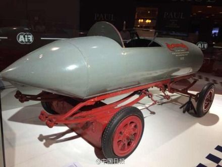 　2014年10月4日至10日的巴黎車展上世界首輛時(shí)速過(guò)百公里電動(dòng)車問(wèn)世。