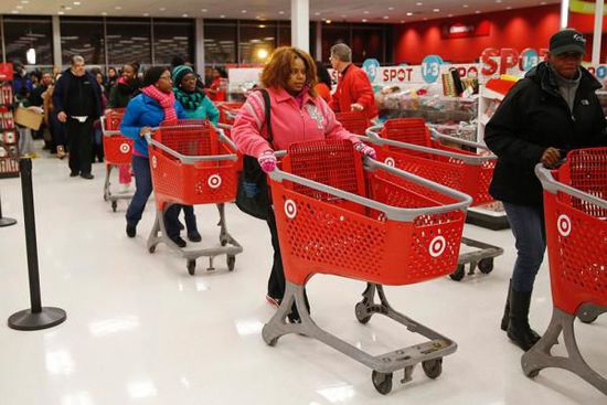 在整個感恩節(jié)假期，美國零售業(yè)銷售下降11%，為連續(xù)第二年下降。