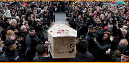 圖為送葬當(dāng)天的場(chǎng)景。