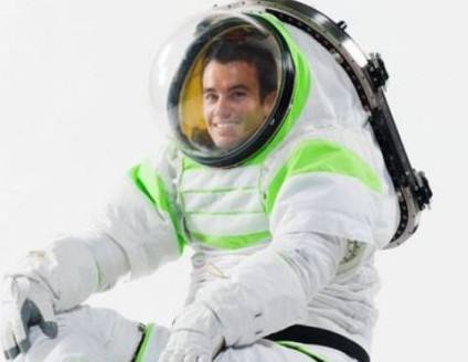 18個(gè)保障生命運(yùn)轉(zhuǎn)系統(tǒng)的背包中只有11個(gè)可用，這些背包是用于支持宇航員在開放的宇宙空間中工作使用的，這些不可用的背包使得工作人員對(duì)在空間站工作結(jié)束之前的狀況表示擔(dān)憂。