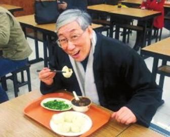 吳頌今到慶豐包子鋪找靈感。