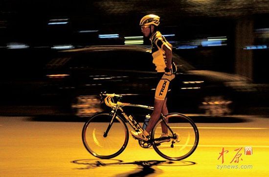 鄭州商務內環(huán)成飆車場 蘭博基尼等豪車頻現(xiàn)(圖)