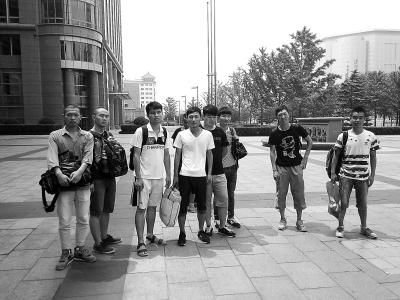 30余名大學(xué)生赴京兼職被騙 強制剃頭當(dāng)保安