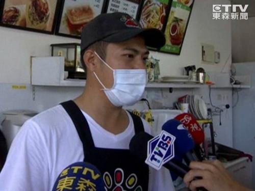 老板表示，妻子的主治醫(yī)師也說過，確實有“驚嚇導致流產(chǎn)”的案例。