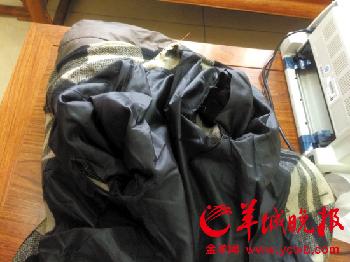 年邁體弱，一些老人家中衣物多年未洗，又舊又破