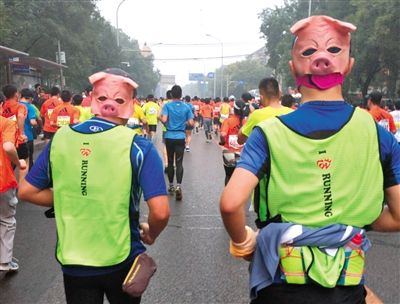 參賽現(xiàn)場，有“猴哥”就有“豬八戒”。