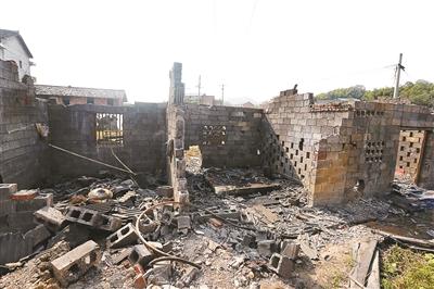 湖南省婁底市婁星區(qū)石井鎮(zhèn)山泉村橋溪港煤礦設(shè)備被搶劫一空，形成了廢墟