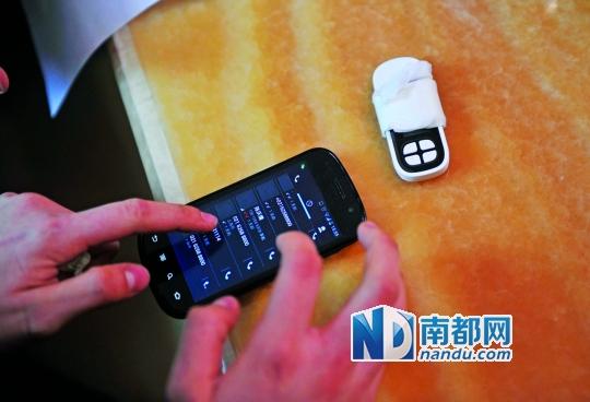 一個號碼為021-62588800的電話自稱上海靜安區(qū)公安分局，騙走了小程148萬。記者 梁煒培 攝