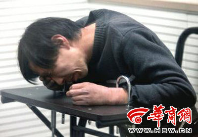 3月29日，多次騷擾孕婦的賈某在公安蓮湖分局接受訊問