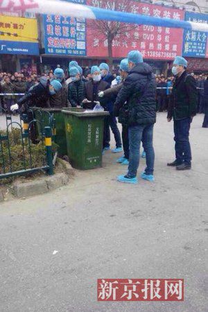 亳州路邊垃圾桶內(nèi)驚現(xiàn)碎尸。網(wǎng)友供圖