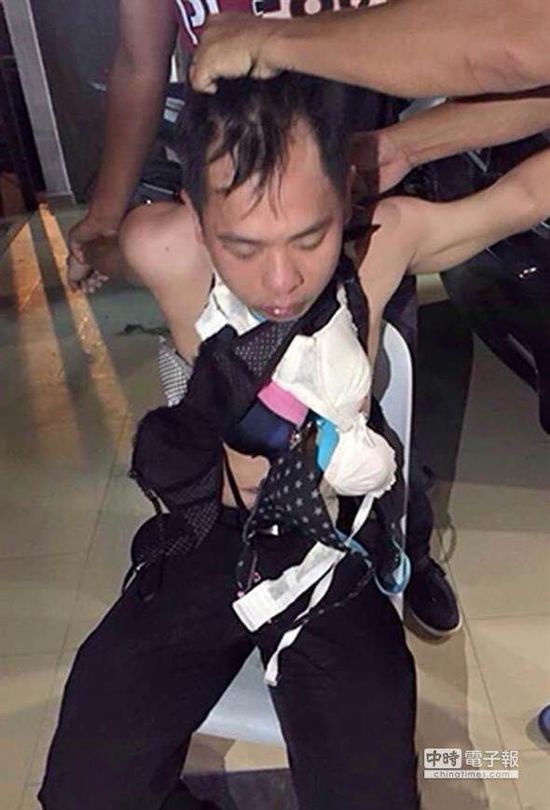 新加坡一名內(nèi)衣賊，被迫穿上女性內(nèi)衣游街示眾。