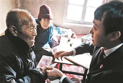 法官送去贍養(yǎng)費。