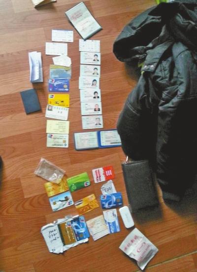 3劫匪持POS機(jī)入室搶劫取走4萬(wàn)