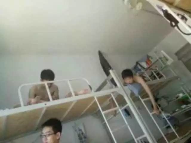 這個(gè)學(xué)校的男生宿舍火了！女同學(xué)都喊著要嫁