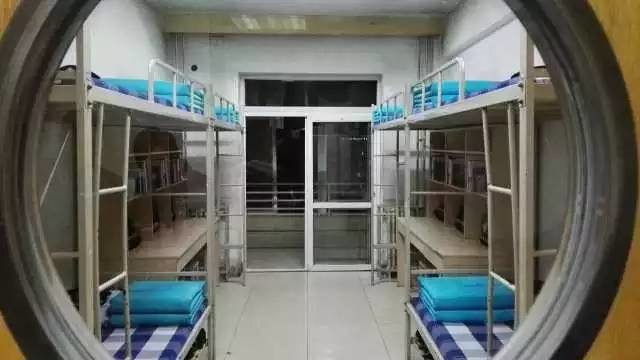 這個(gè)學(xué)校的男生宿舍火了！女同學(xué)都喊著要嫁