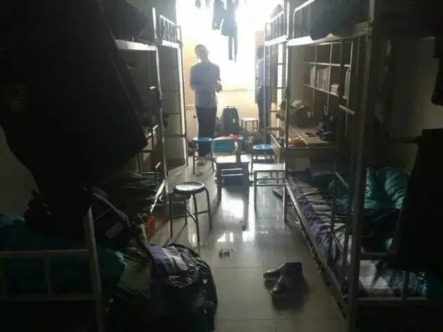 這個(gè)學(xué)校的男生宿舍火了！女同學(xué)都喊著要嫁