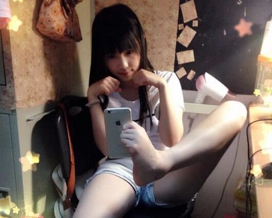 妹子們每周花至少五小時自拍，到底是為啥？