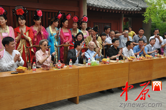 余光中、汪國真做客杜甫故里 共話詩圣家國情懷