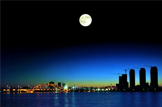 賞月之旅，讓愛像滿月一樣皎潔（資料圖）