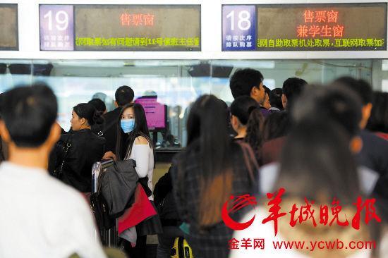 2015年春運(yùn),“囤票”不再是黃牛的專屬行為,普通乘客也開始加入其中。