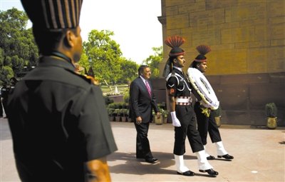 　　6日，帕內(nèi)塔在新德里。他在印度訪問時稱，美國愿意為印度提供最先進的武器